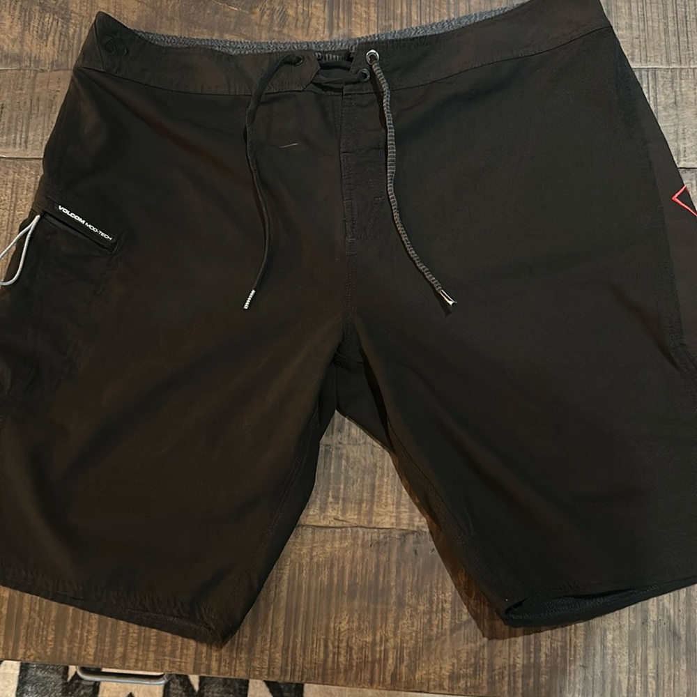 Volcom Mod Tech Black & Red Hawaii Islands Swim T… - image 1